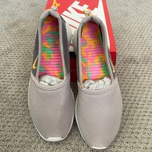 Nike Rosherun Slip in Size 7